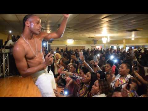 DEXTA DAPS TAKING OFF HIS SHIRT! ║ "SHABBA MADDA POT" LIVE ║ BOSTON, MA 06/10/2017