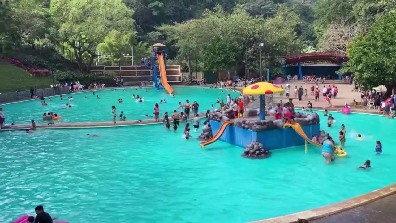 Trajes de baño permitidos en centros turísticos