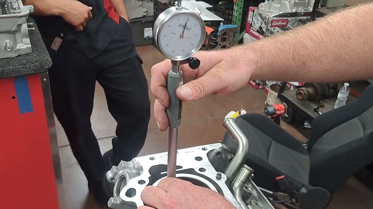 AT210 Как использовать циферблатный нутромер для измерения цилиндров. Метод 2