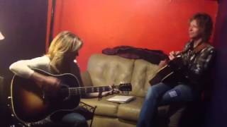 Sheryl Crow - Practicing Picture & If It Makes You Happy Backstage Ten Man Jam - 21 Feb 2013