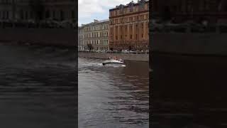 В Санкт-Петербурге девушка ударилась головой о мост