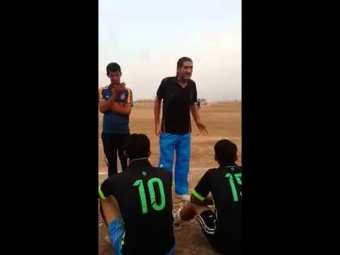 ابو جهاد شيخ المدربين يلقي محاضره على فريق النصر