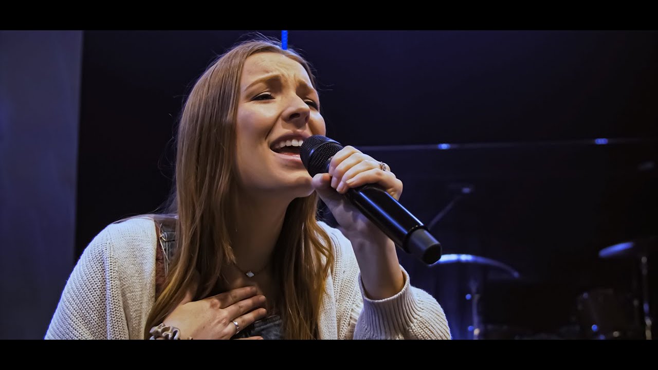 Profundo Es El Amor De Dios - Fellowship Music Español (How Deep The Father's Love)