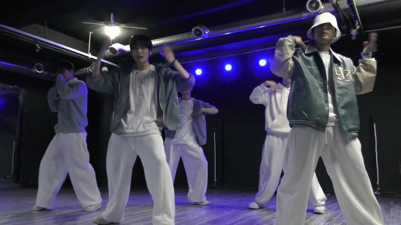 260201 Korean kpop performance team M_OCEAN (모션) - What's Happening? (B1A4) Hongdae Indoor Busking