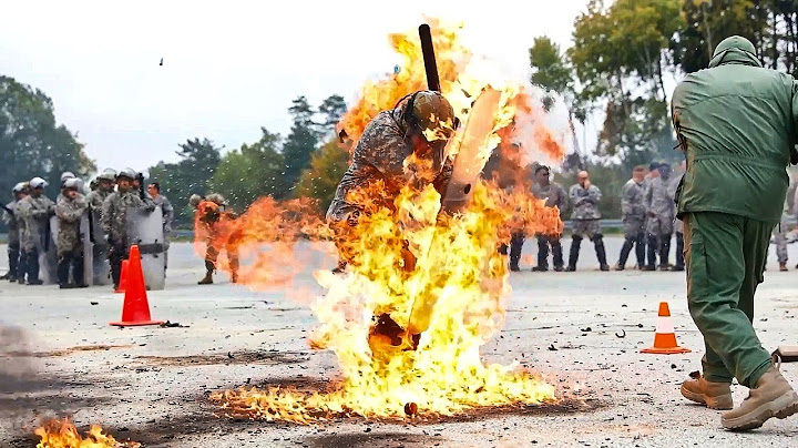 Watch How U.S. Soldiers React to Molotov Cocktails Being Thrown at Their Feet | US Army Training