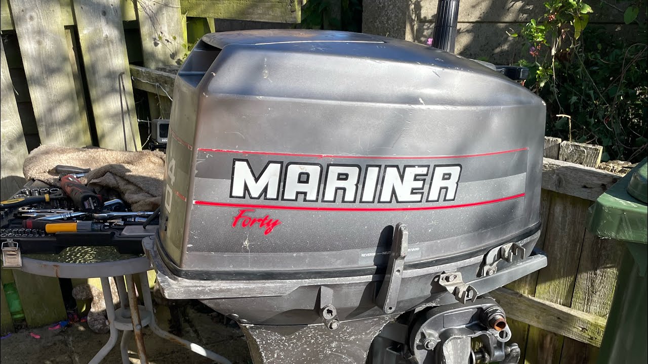 How To Clean An Outboard Motor - Mariner 40 M / Yamaha 40M 6E9 - 2 Stroke Engine Block Cleaning