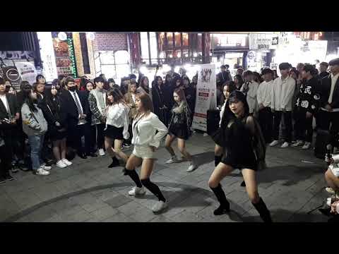 WOW, 'TWIT' COVER GIRLS ARE SO FANTASTIC & GORGEOUS BUSKING ARTISTS. THUMBS UP!