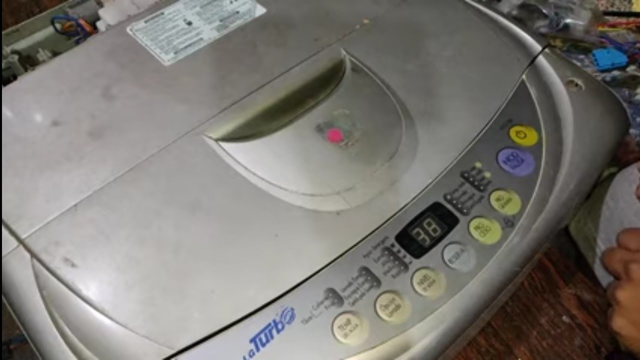 lavadora lg enciende  ,da inicio pero no funciona nada