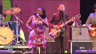 Sharon Jones &amp; The Dap Kings - I Learned The Hard Way Live Op Pinkpop 2012