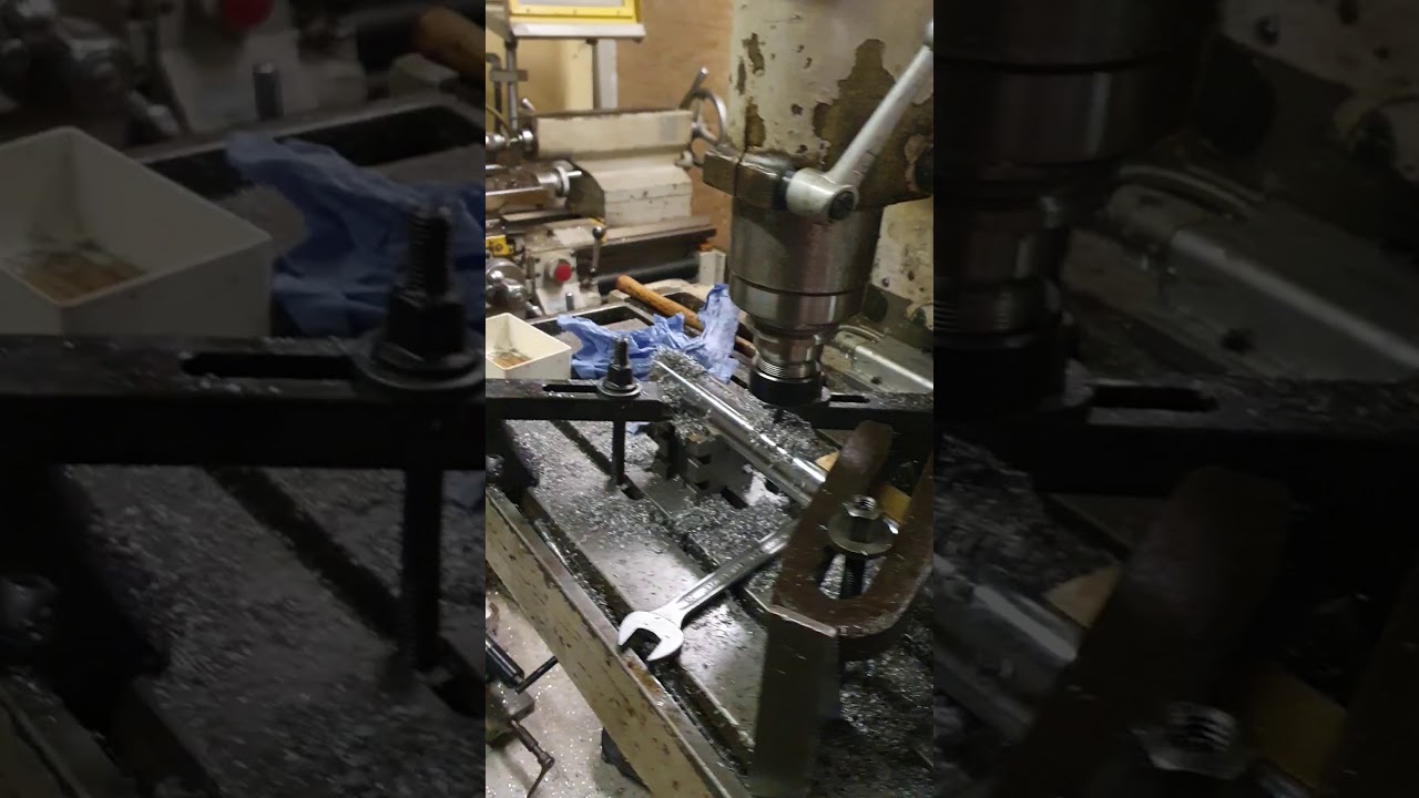 Nut in Bohrstange einbringen. Ruhla FUW 315/3