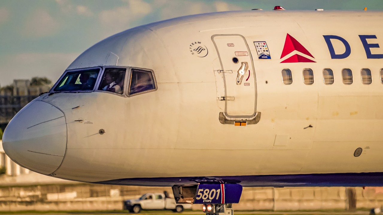 30 Minutes of AMAZING Landings & Takeoffs at Fort Lauderdale Airport (FLL) | Plane Spotting