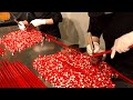 パパブブレの真っ赤なさくらんぼキャンディの製造風景