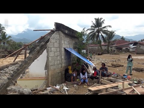 Indonesia floods leave hundreds dead amid cyclone devastation hundreds still missing