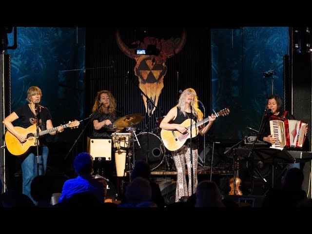 YouTubeでPorch Party Mamas at The Fallout Shelter 2023を視聴 YouTubeでPorch Party Mamas at The Fallout Shelter 2023を視聴