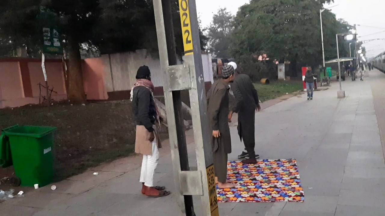 20814 Jodhpur-Puri SF Express ET/WAP-4 Arrival in Angul Railway Station  Early Morning