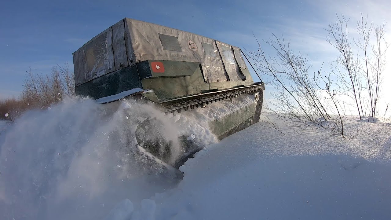 Наконец-то покатались по глубокому снегу на гусеничном вездеходе ...