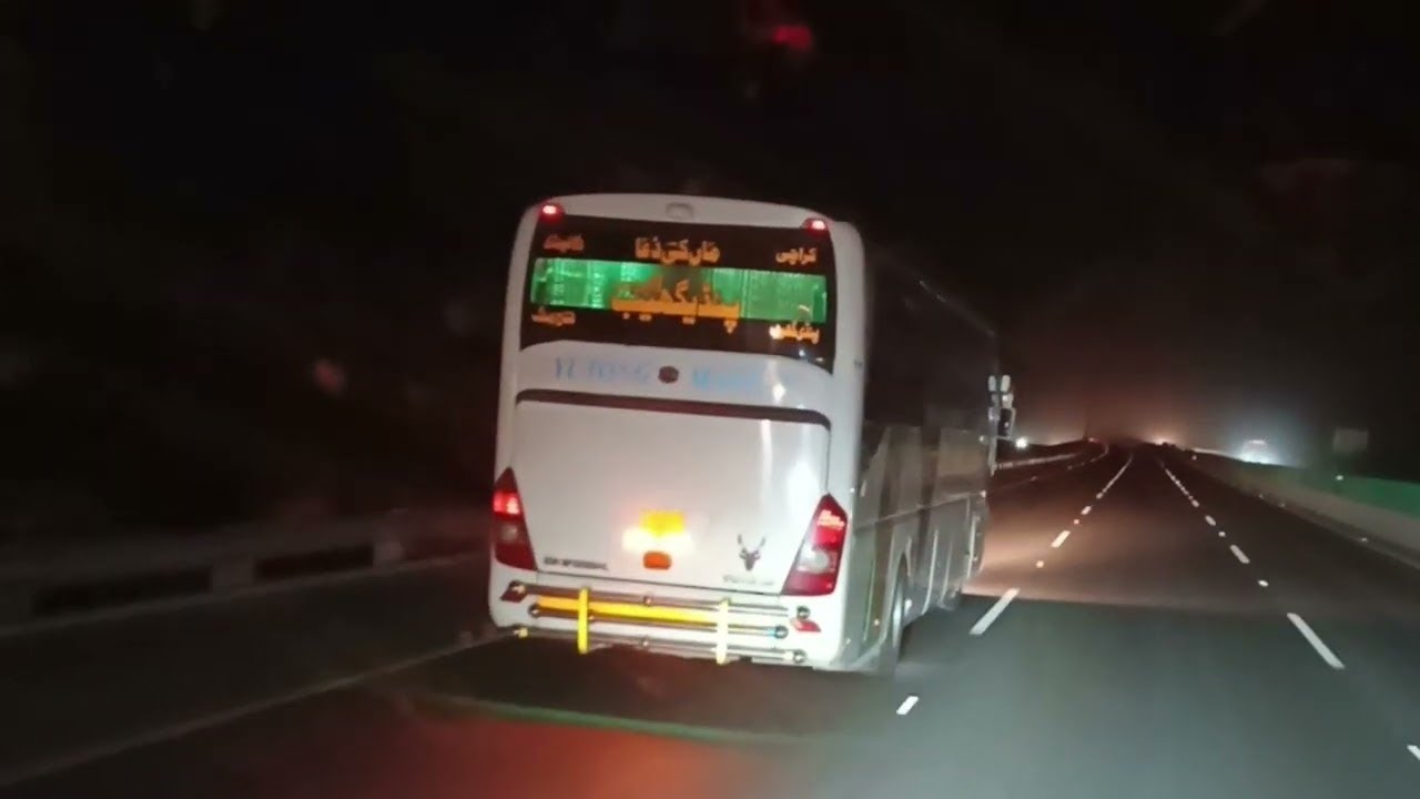 Bus Driver Pakistan Bus Driver Challenge Each Other on Sukkur Road swat express Time ...