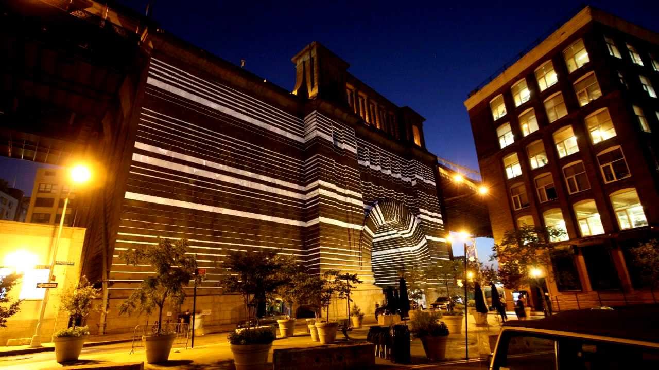 Bild från Coola projektioner på Manhattan Bridge