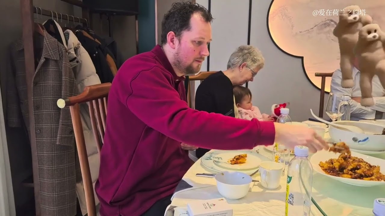 荷兰老公第一次吃海参鲍鱼，国内家人盛情款待