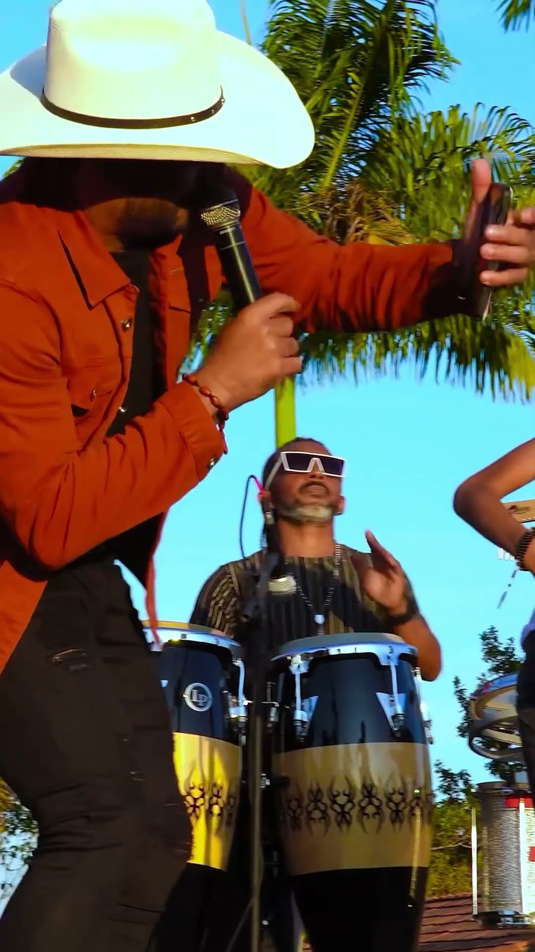 Galera animada curtindo o meu som forró do meu Goiás #leaozinho #boanoiteee #sertanejo