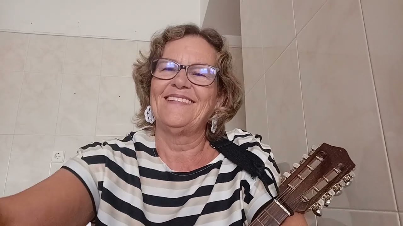 Não passes com ela à minha rua