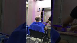 Döverek Traş Eden Berber