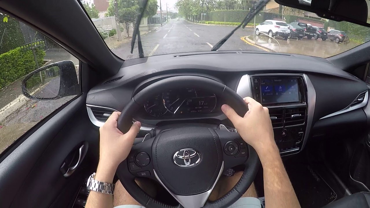 Usando o Toyota Yaris no dia a dia