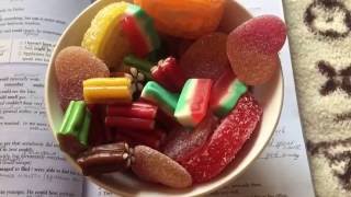 ASMR Eating - Candy and page flipping / АСМР - Конфеты и листание страниц