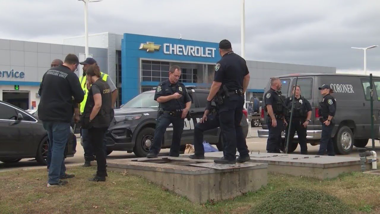 Body found in drainage ditch in front of Shreveport car dealership ...