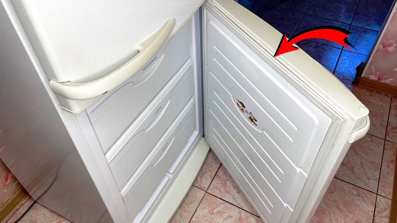 Образование наледи в холодильной камере из-за негерметичности