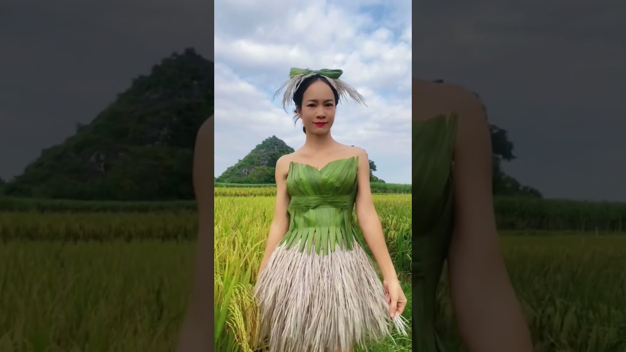 OMG! grass clothing fashion show, so funny 