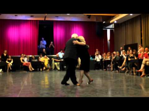 Rosa y Carlos Perez bailan Canaro in Encuentro de Tango Salon in Eupen