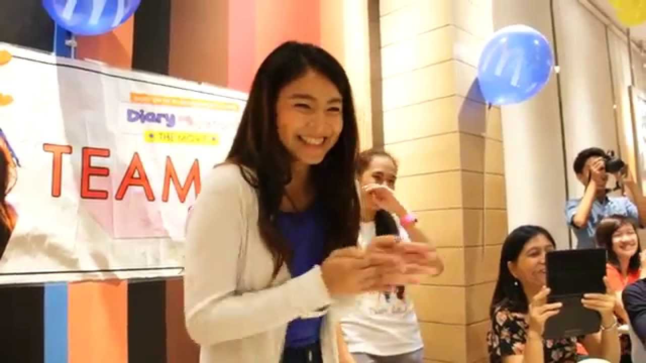 NADINE LUSTRE Having fun with fans