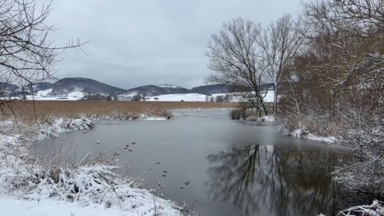 Ghiaccio e neve, lo spettacolo dell'inverno nell'oasi di Colfiorito