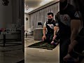 حتى وهوا بيصلي ما سلم