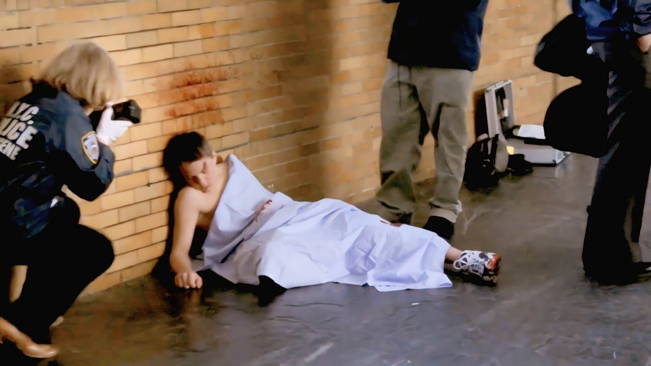 ولدين مقتولين بوحشية فى مدرسة والشاهد الوحيد زميلهم المصاب لكن سلاح الجريمة بيوصلهم للقاتل الحقيقى 