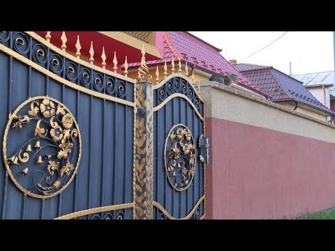 Video: Útulný byt vystavujúci rozmanité textúry v Kyjeve: Dom S