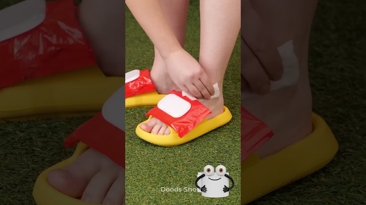 Shoe-ly Useless 😂👟 The Napkin Slip-Up That’ll Make You Gasp! 