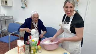 ❤️ Haciendo rollos fritos para la merienda de los abuelicos de la residencia de mayores de Yeste 🥰