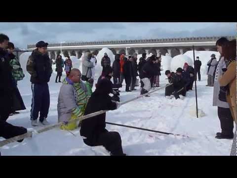 雪上綱引き世界大会 中学生の部決勝戦　受験おさぼりーズ優勝