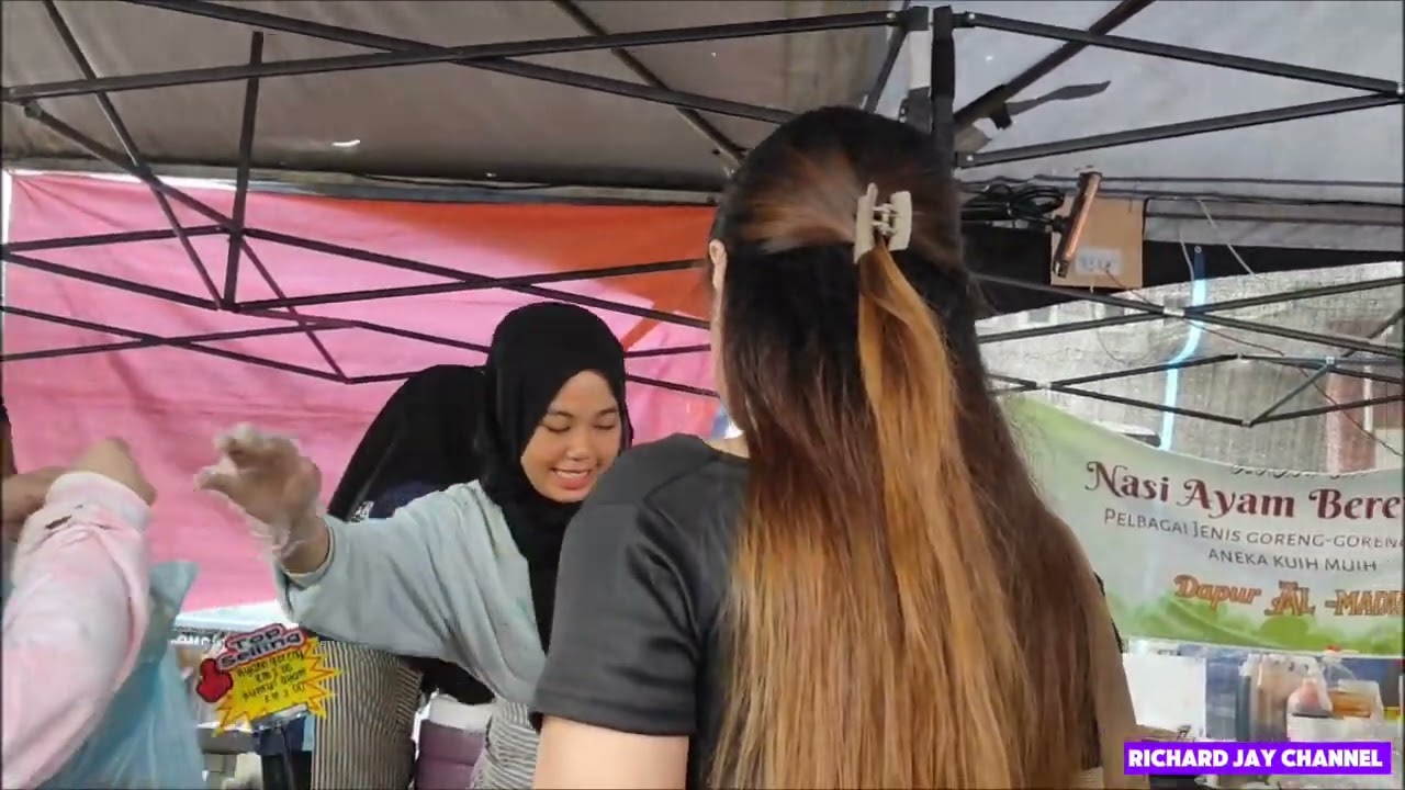 Meriah Bazaar Ramadan Emart Riam banyak pilihan.