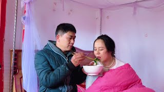 媳妇身体不舒服，睡在床上不想动，看看老公做了啥？