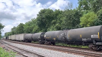 CSX 5214 ES40DC (YN3C) leads CSX M404 with a Friendly waving crew at Piscataway,NJ