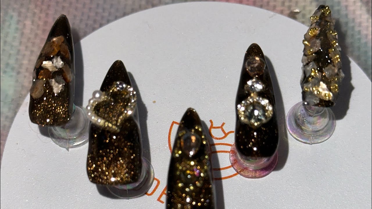Black Gold Cat Eye Nails