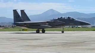 การขึ้นลงเครื่องบิน F-15 กองทัพอากาศสหรัฐอเมริกา