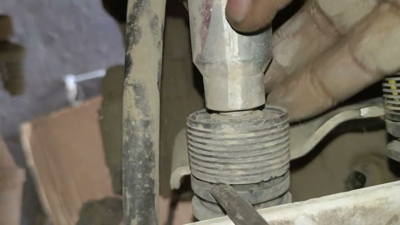 Maruti eco gear wire lock  kaise nikale how to remove gear wire lock