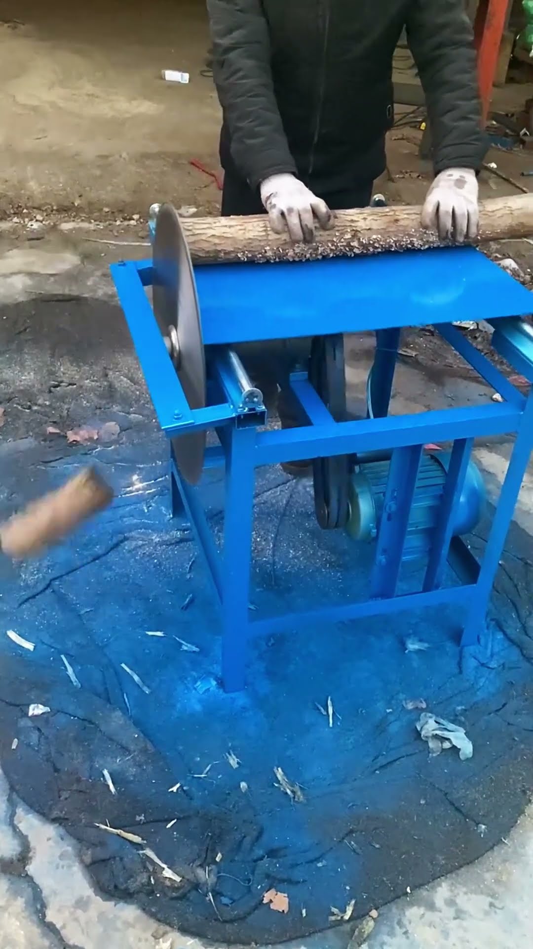 Cutting wood slide aid- Good tools and machinery make work easy