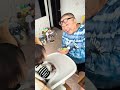 手を拭きながらオリジナルソング歌ってました😂😂