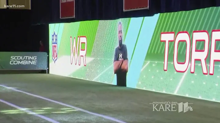 Bryan Piatt runs the 40 yd dash at Super Bowl Expe...