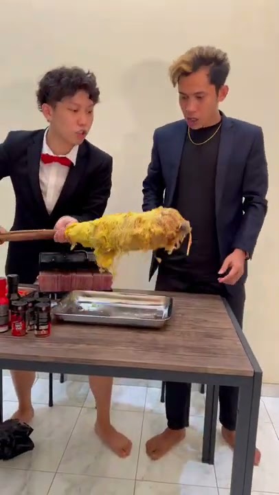 Mukbang telur gulung pedas terbesar